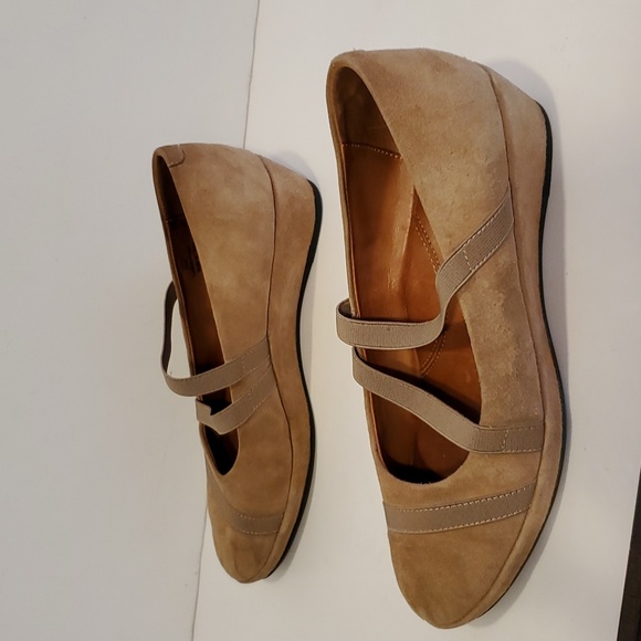 L’Amour Des Pieds Berency Suede Tan Strappy Wedge Size 7.5M - Picture 5 of 9